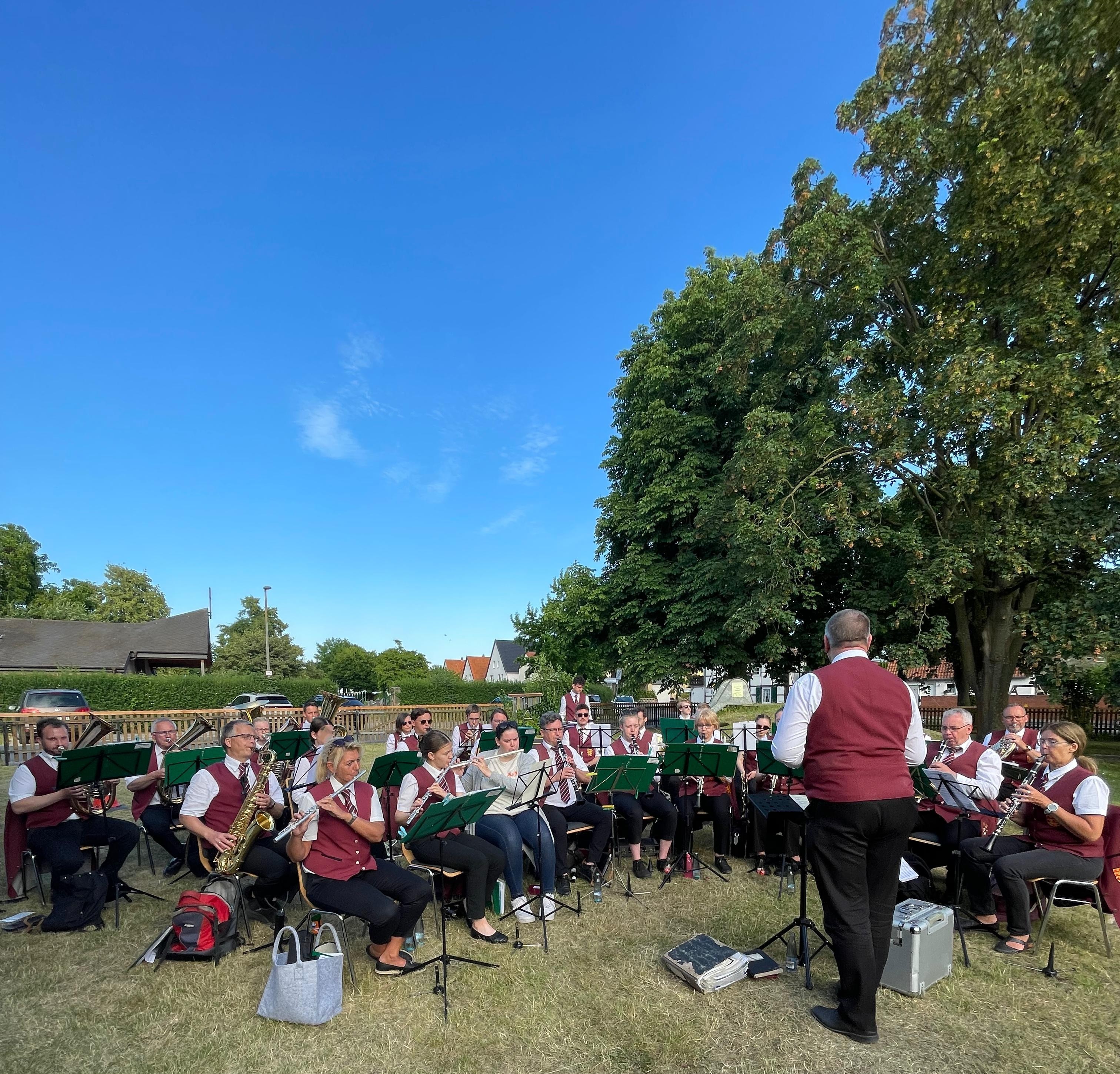 Foto vom Orchester beim Musizieren
